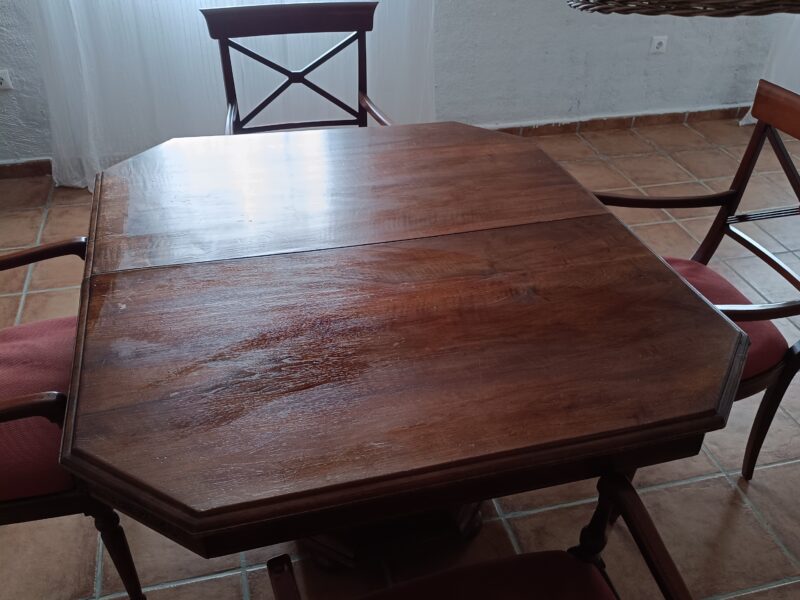 Mesa de madera maciza extensible