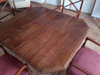 Mesa de madera maciza extensible