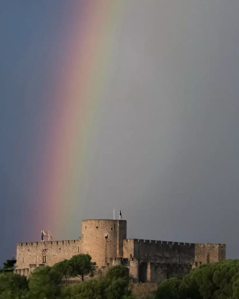 Castillo de La Adrada con arcoíris